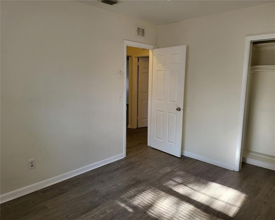 For Rent: $1,575 (2 beds, 1 baths, 975 Square Feet)