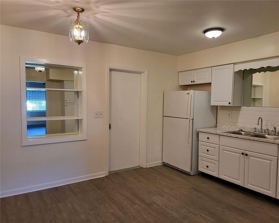For Rent: $1,575 (2 beds, 1 baths, 975 Square Feet)