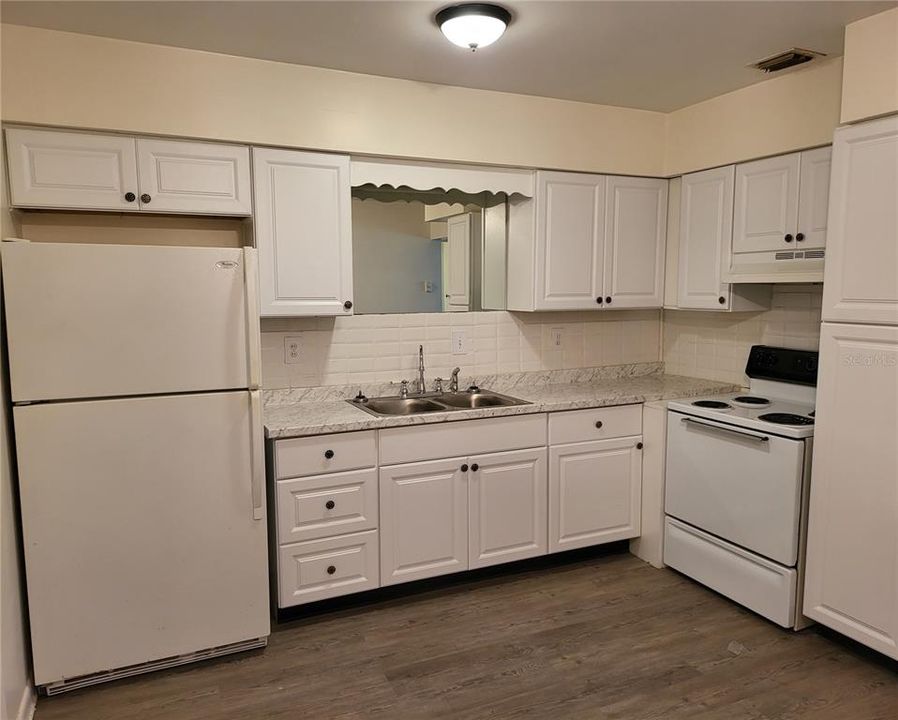 For Rent: $1,575 (2 beds, 1 baths, 975 Square Feet)