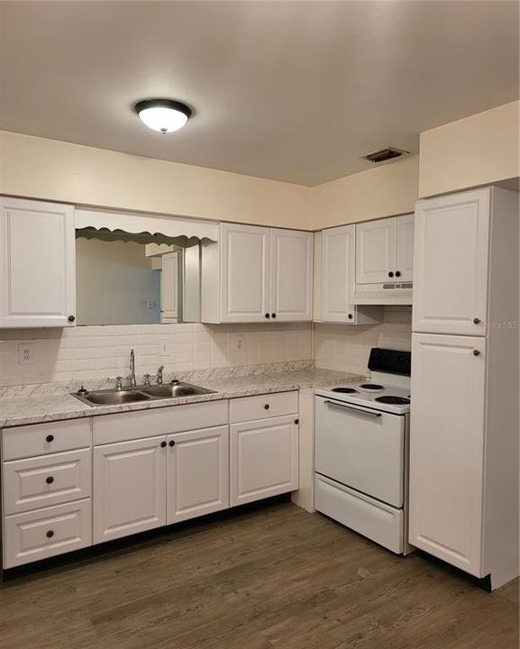 For Rent: $1,575 (2 beds, 1 baths, 975 Square Feet)
