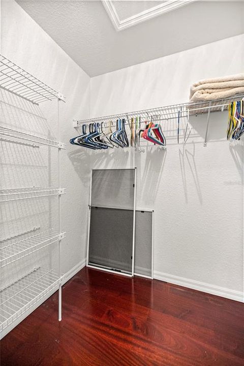 合同活跃: $371,474 (3 贝兹, 2 浴室, 2123 平方英尺)