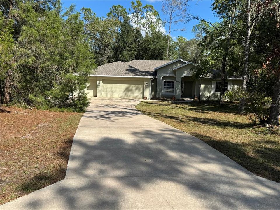 合同活跃: $371,474 (3 贝兹, 2 浴室, 2123 平方英尺)