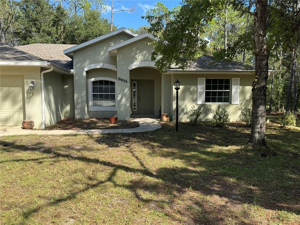 合同活跃: $371,474 (3 贝兹, 2 浴室, 2123 平方英尺)