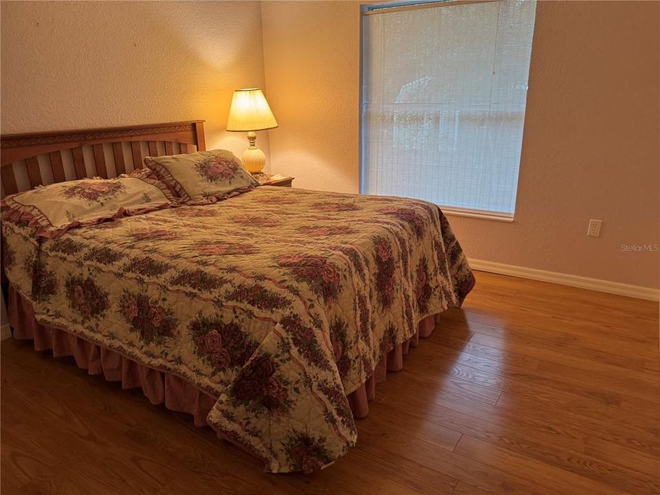 合同活跃: $371,474 (3 贝兹, 2 浴室, 2123 平方英尺)