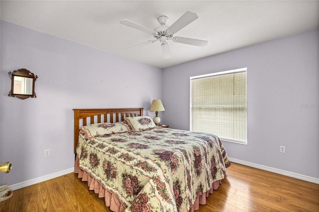 合同活跃: $371,474 (3 贝兹, 2 浴室, 2123 平方英尺)