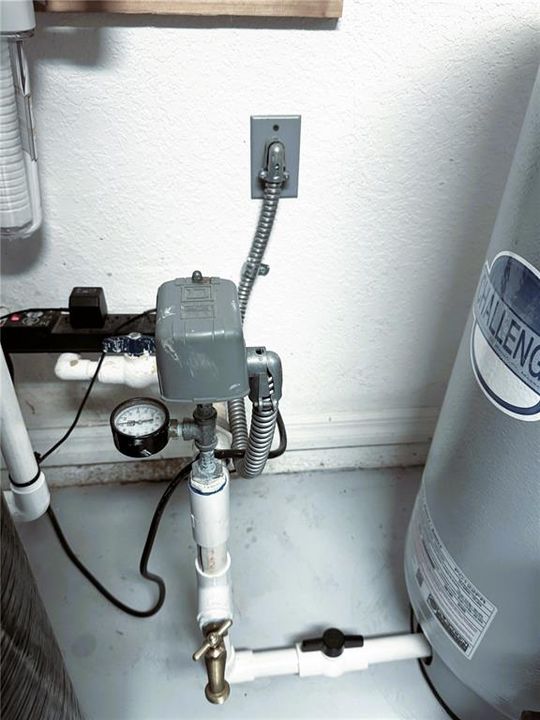 合同活跃: $371,474 (3 贝兹, 2 浴室, 2123 平方英尺)