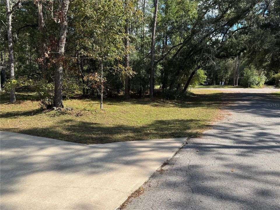 合同活跃: $371,474 (3 贝兹, 2 浴室, 2123 平方英尺)