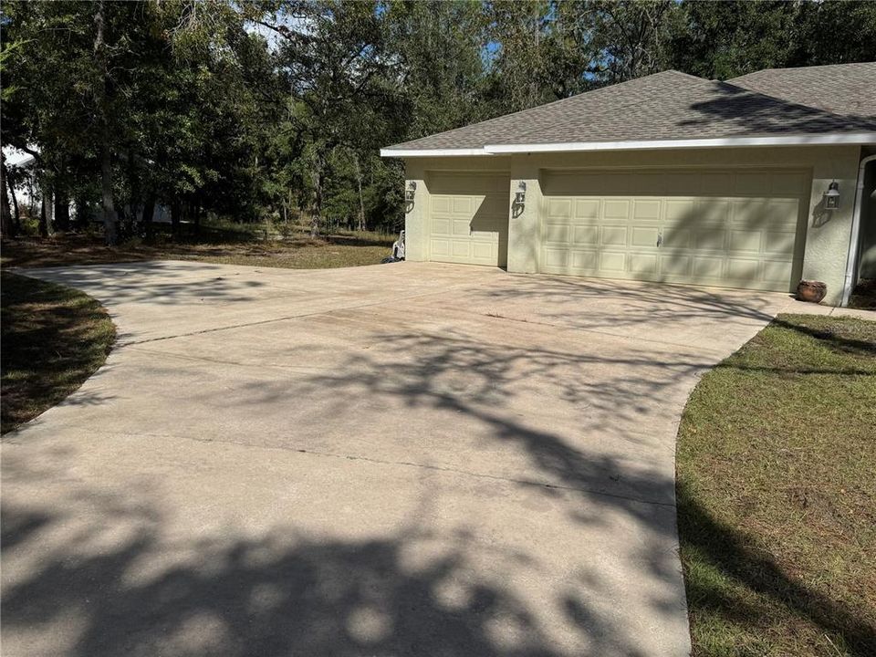 合同活跃: $371,474 (3 贝兹, 2 浴室, 2123 平方英尺)