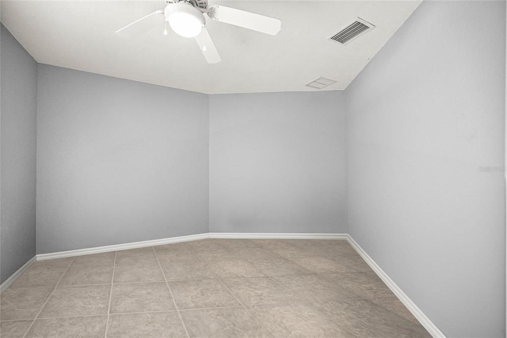 合同活跃: $371,474 (3 贝兹, 2 浴室, 2123 平方英尺)