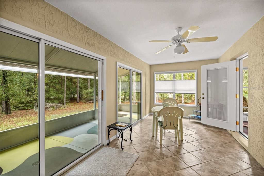 合同活跃: $371,474 (3 贝兹, 2 浴室, 2123 平方英尺)