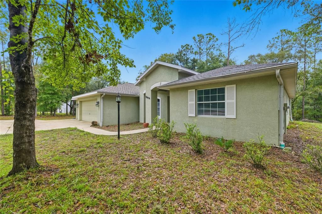 合同活跃: $371,474 (3 贝兹, 2 浴室, 2123 平方英尺)