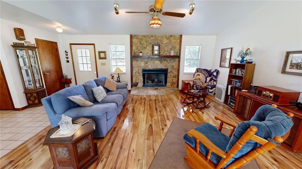 待售: $519,000 (3 贝兹, 2 浴室, 1944 平方英尺)