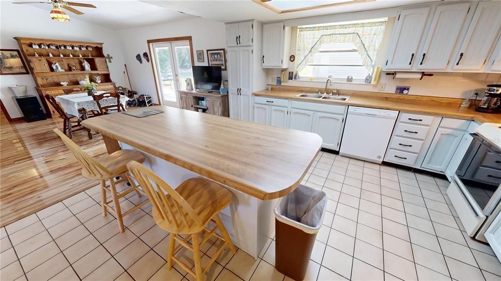 待售: $519,000 (3 贝兹, 2 浴室, 1944 平方英尺)