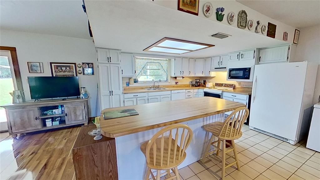 待售: $519,000 (3 贝兹, 2 浴室, 1944 平方英尺)