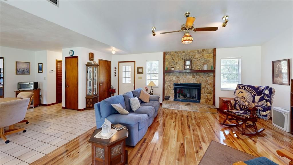 待售: $519,000 (3 贝兹, 2 浴室, 1944 平方英尺)