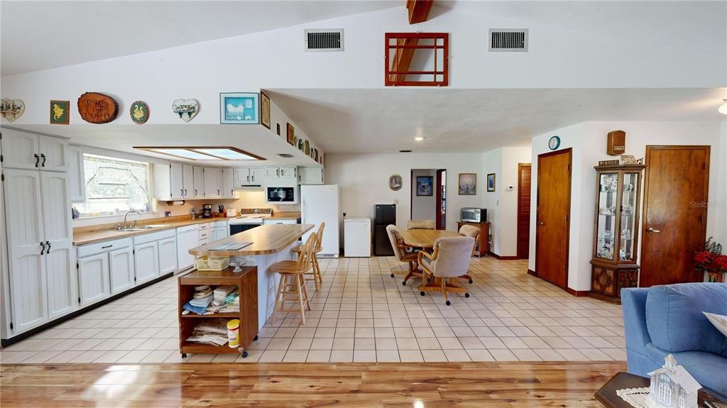 待售: $519,000 (3 贝兹, 2 浴室, 1944 平方英尺)