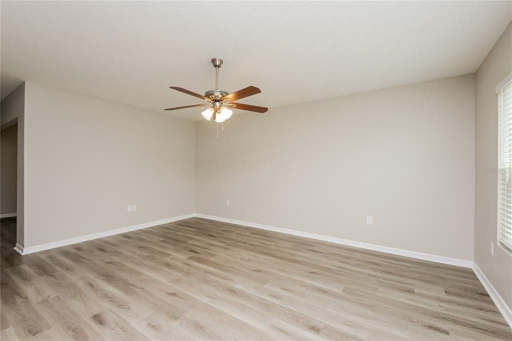 出租: $1,820 (4 贝兹, 3 浴室, 2028 平方英尺)