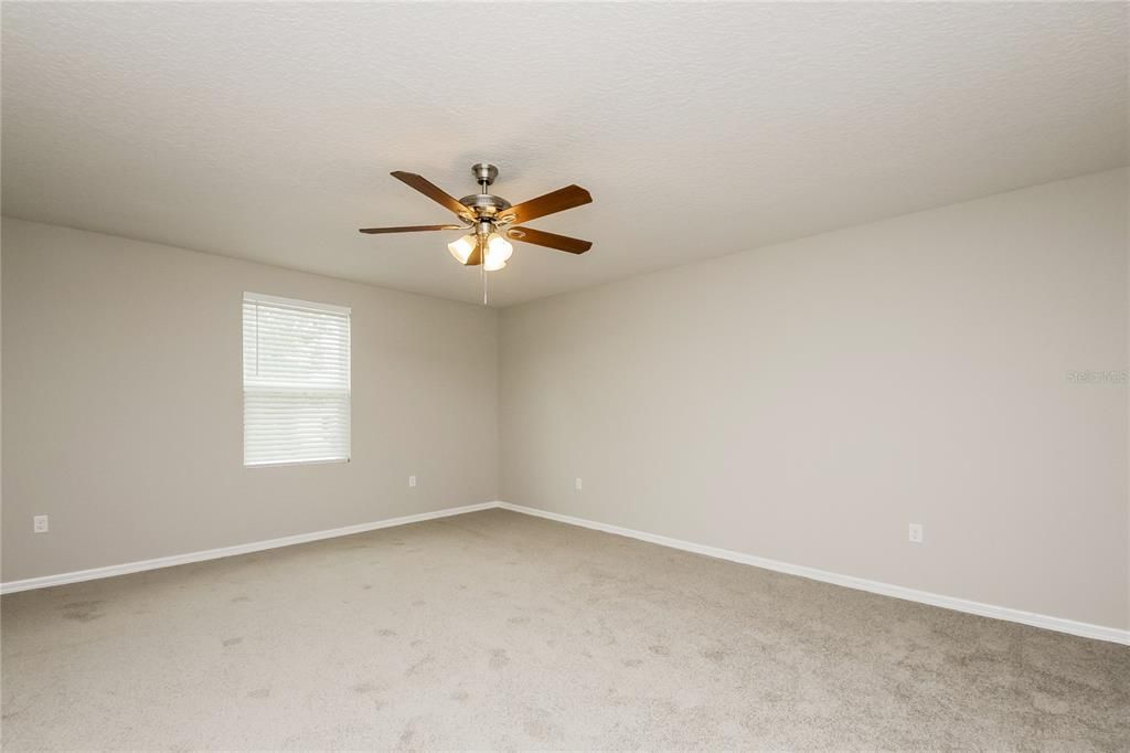 出租: $1,820 (4 贝兹, 3 浴室, 2028 平方英尺)