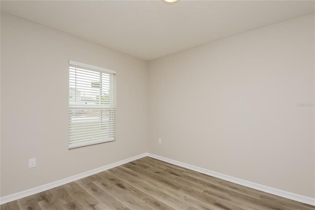 出租: $1,820 (4 贝兹, 3 浴室, 2028 平方英尺)