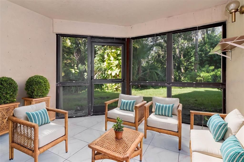 For Sale: $210,900 (2 beds, 2 baths, 924 Square Feet)