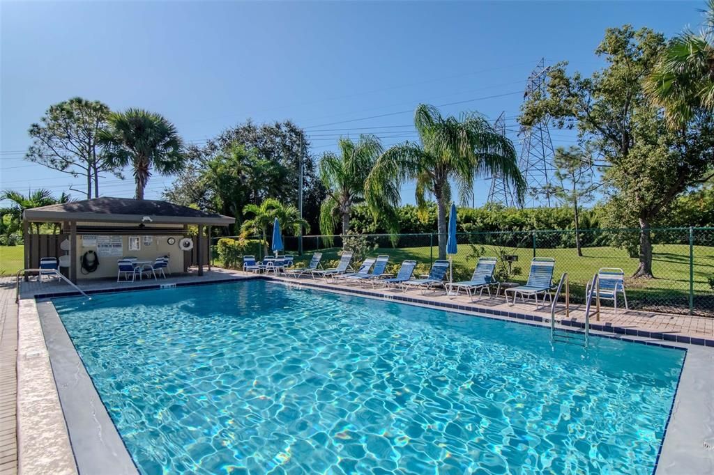 For Sale: $210,900 (2 beds, 2 baths, 924 Square Feet)