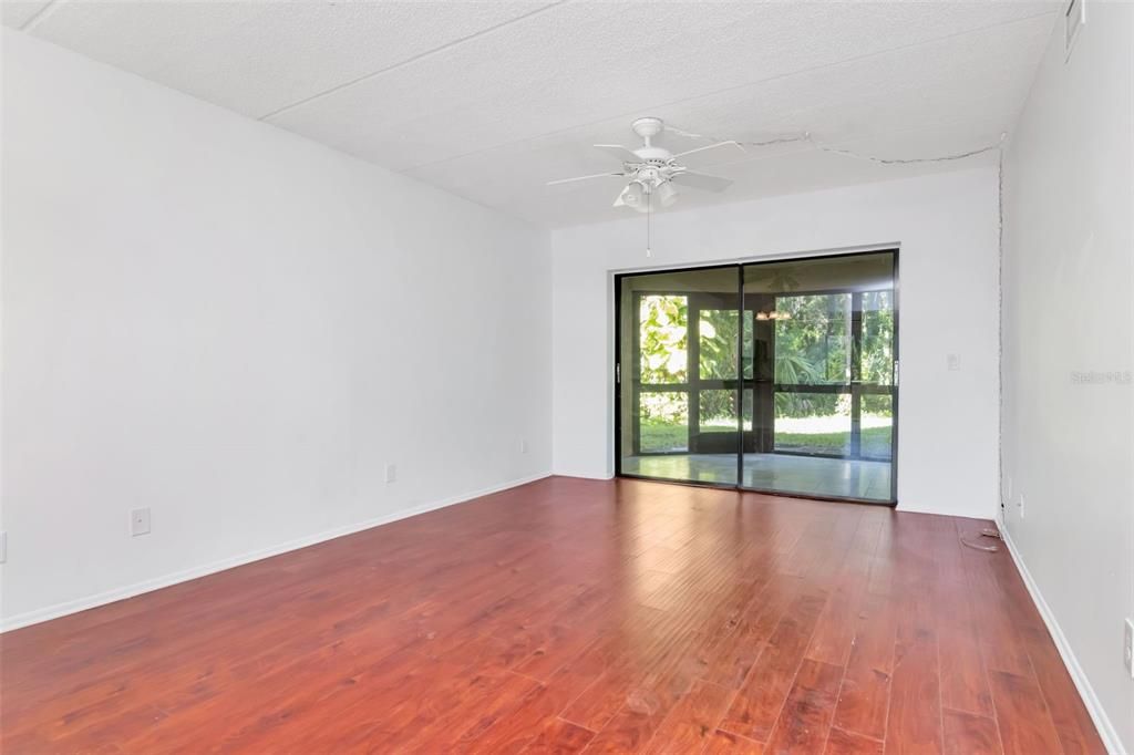 For Sale: $210,900 (2 beds, 2 baths, 924 Square Feet)