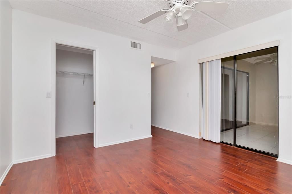 For Sale: $210,900 (2 beds, 2 baths, 924 Square Feet)