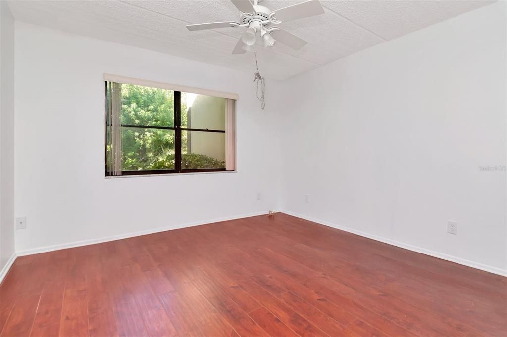 For Sale: $210,900 (2 beds, 2 baths, 924 Square Feet)