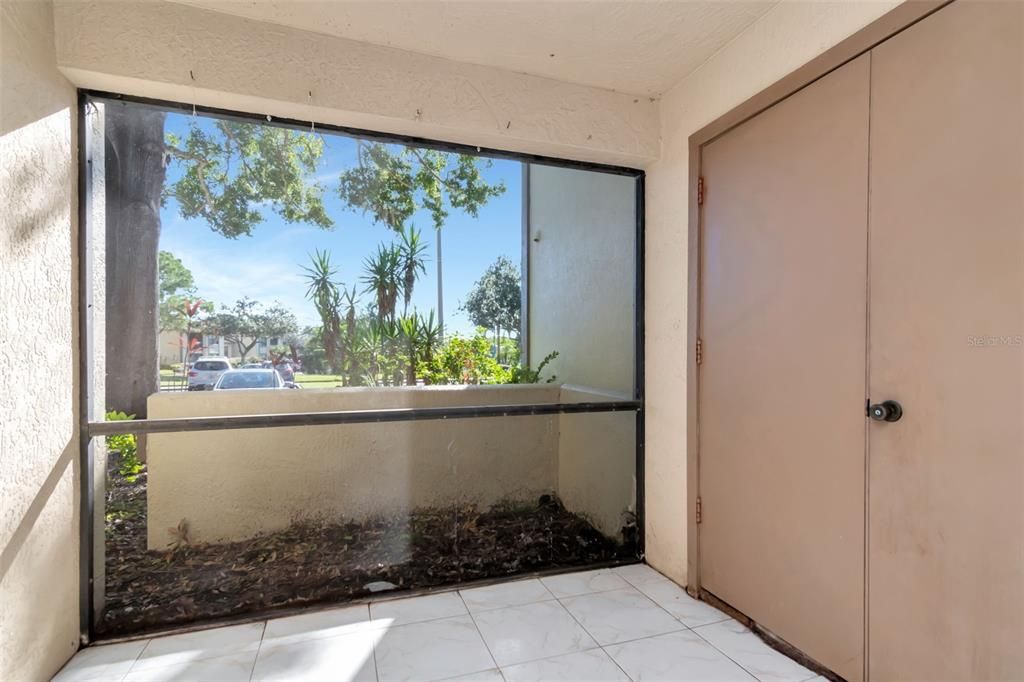 For Sale: $210,900 (2 beds, 2 baths, 924 Square Feet)