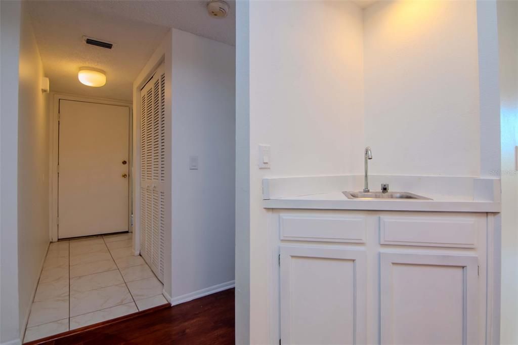 For Sale: $210,900 (2 beds, 2 baths, 924 Square Feet)