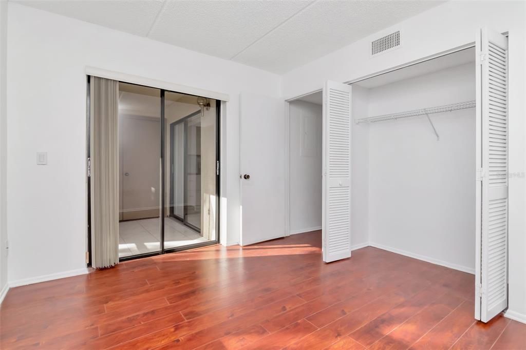 For Sale: $210,900 (2 beds, 2 baths, 924 Square Feet)