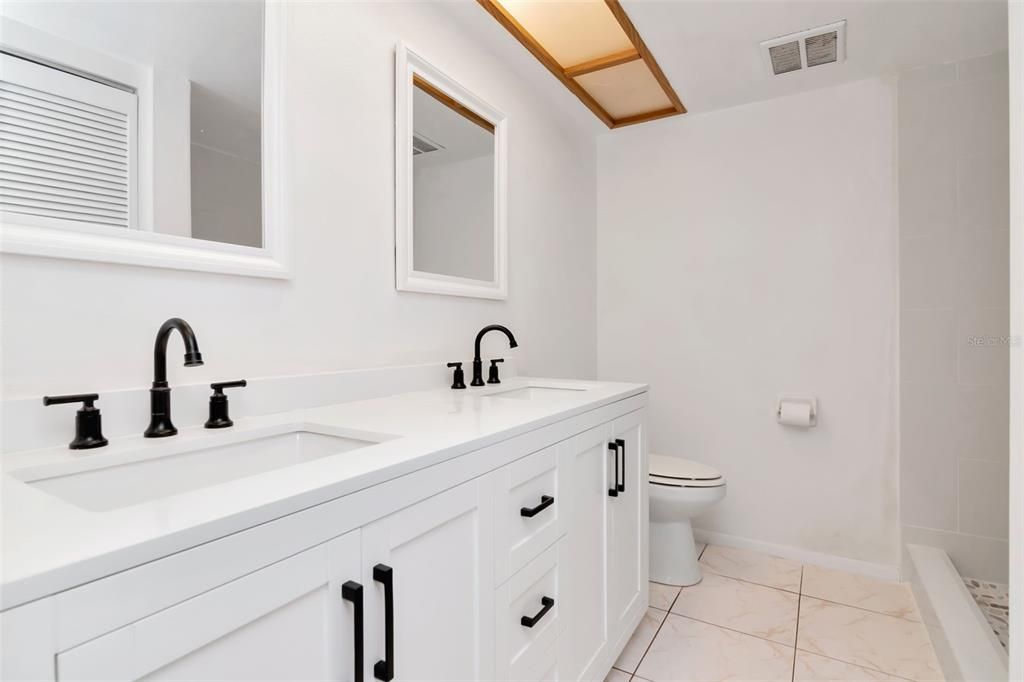 For Sale: $210,900 (2 beds, 2 baths, 924 Square Feet)