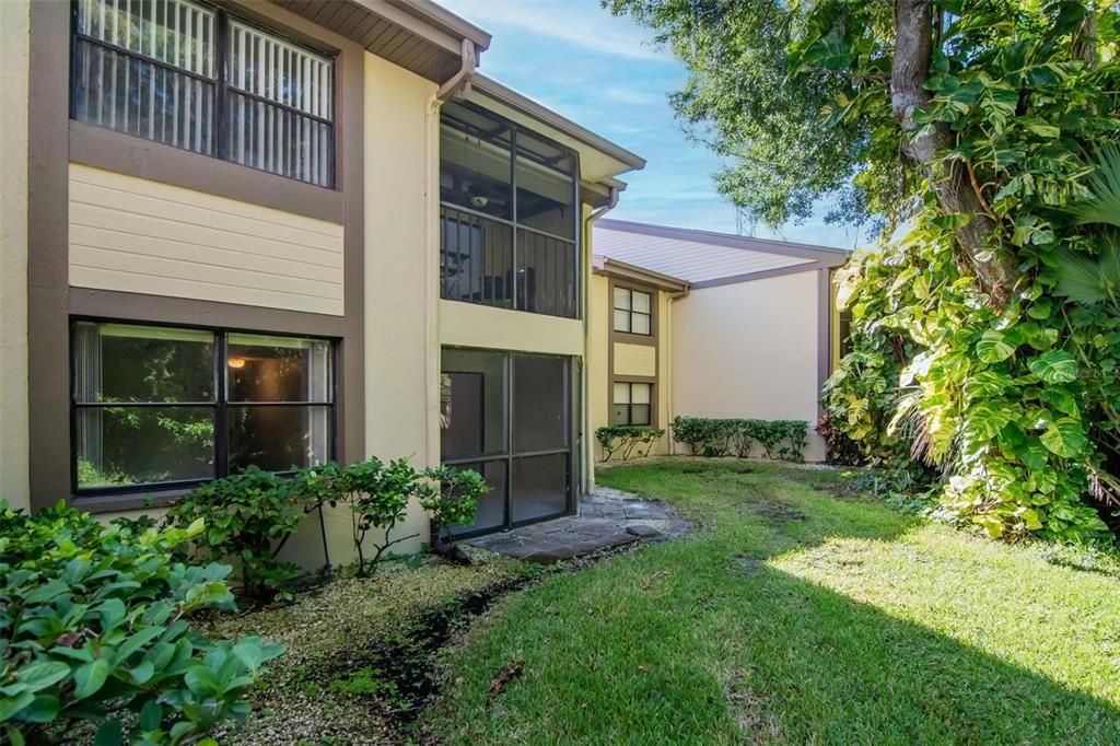 For Sale: $210,900 (2 beds, 2 baths, 924 Square Feet)