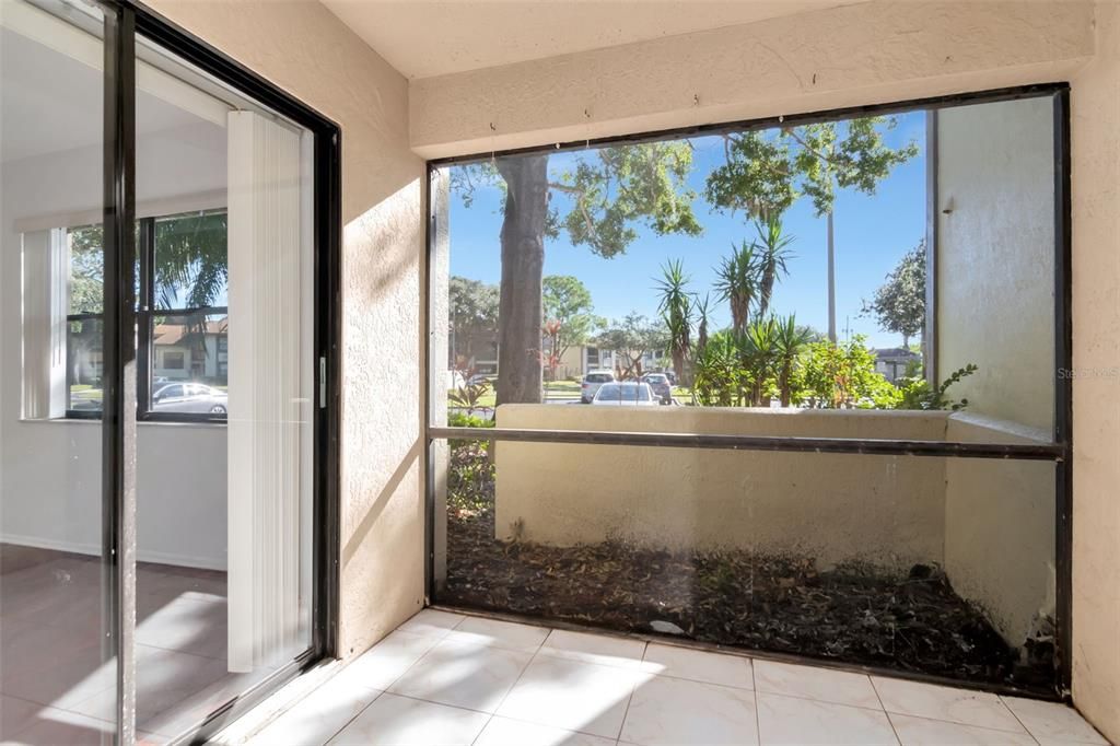 For Sale: $210,900 (2 beds, 2 baths, 924 Square Feet)