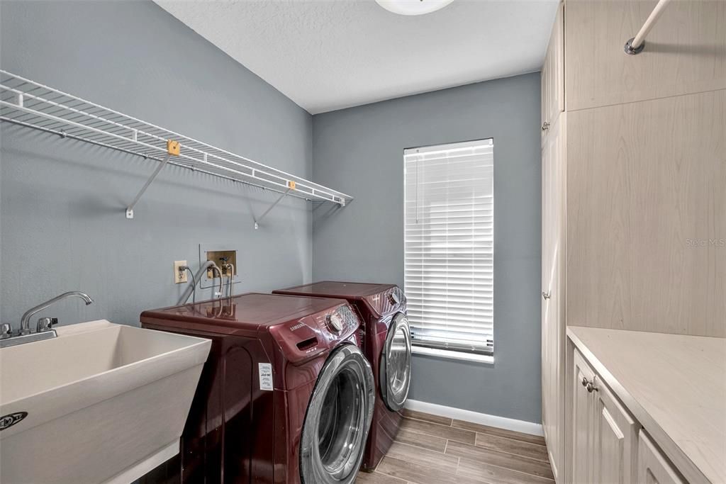 For Sale: $435,000 (4 beds, 2 baths, 2257 Square Feet)