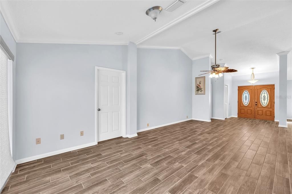 For Sale: $435,000 (4 beds, 2 baths, 2257 Square Feet)