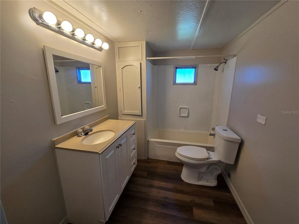 For Sale: $148,000 (2 beds, 1 baths, 1030 Square Feet)