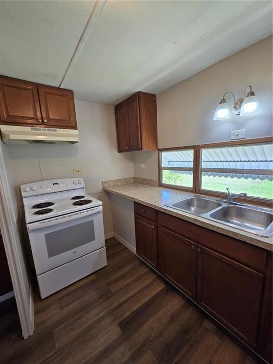 For Sale: $148,000 (2 beds, 1 baths, 1030 Square Feet)