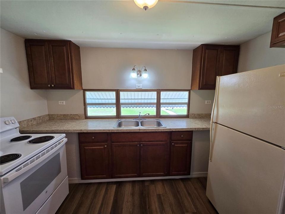 For Sale: $148,000 (2 beds, 1 baths, 1030 Square Feet)