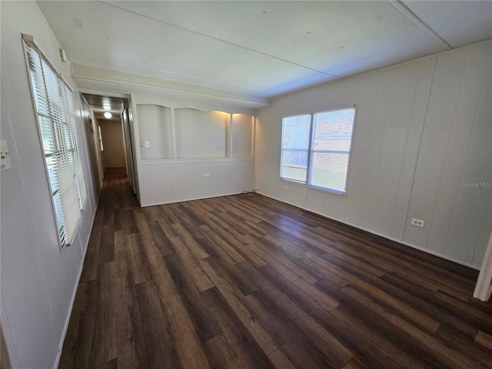 For Sale: $148,000 (2 beds, 1 baths, 1030 Square Feet)