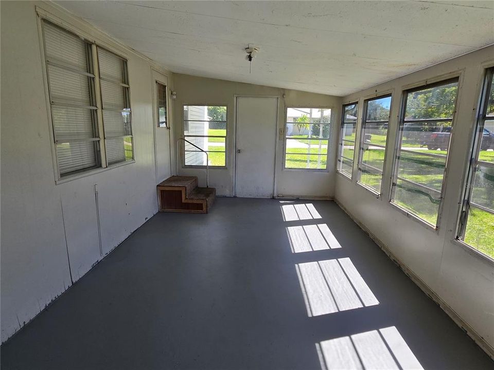 For Sale: $148,000 (2 beds, 1 baths, 1030 Square Feet)