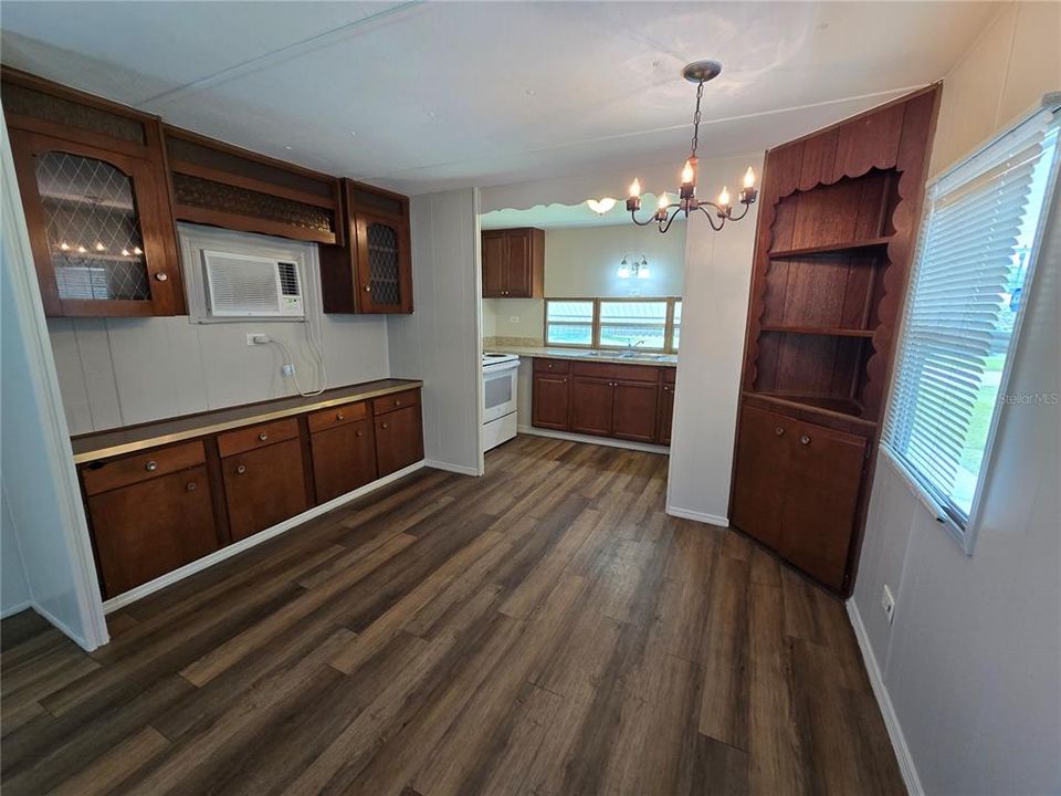 For Sale: $148,000 (2 beds, 1 baths, 1030 Square Feet)