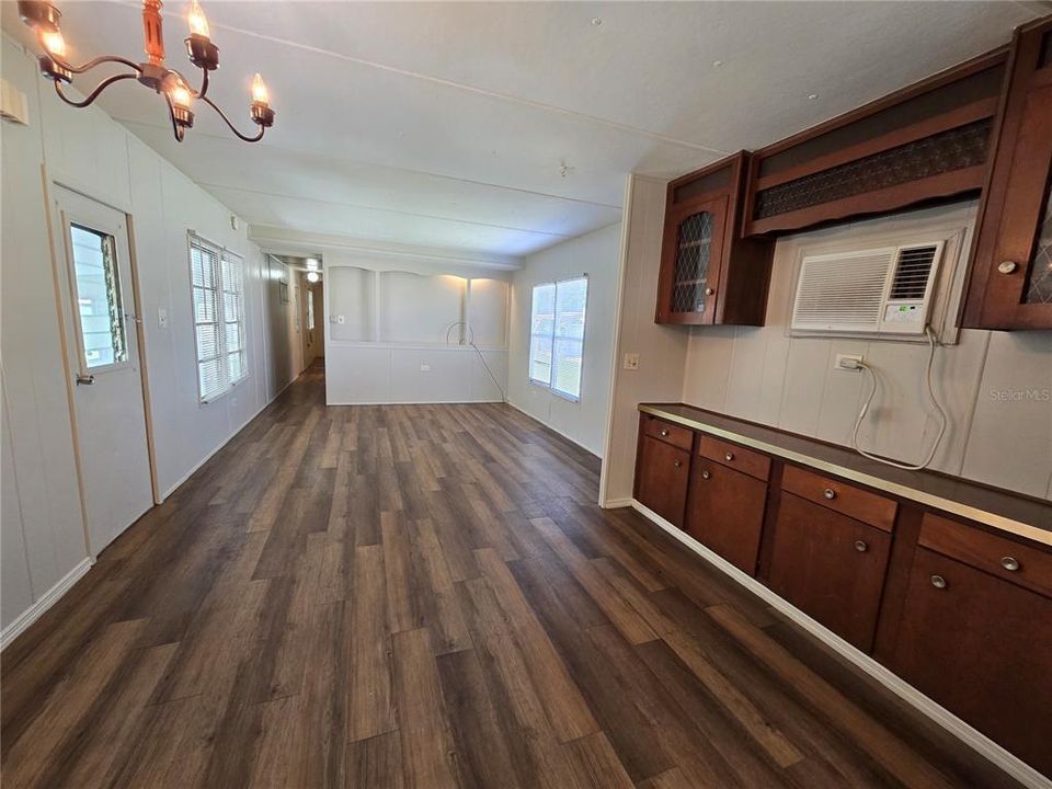 For Sale: $148,000 (2 beds, 1 baths, 1030 Square Feet)