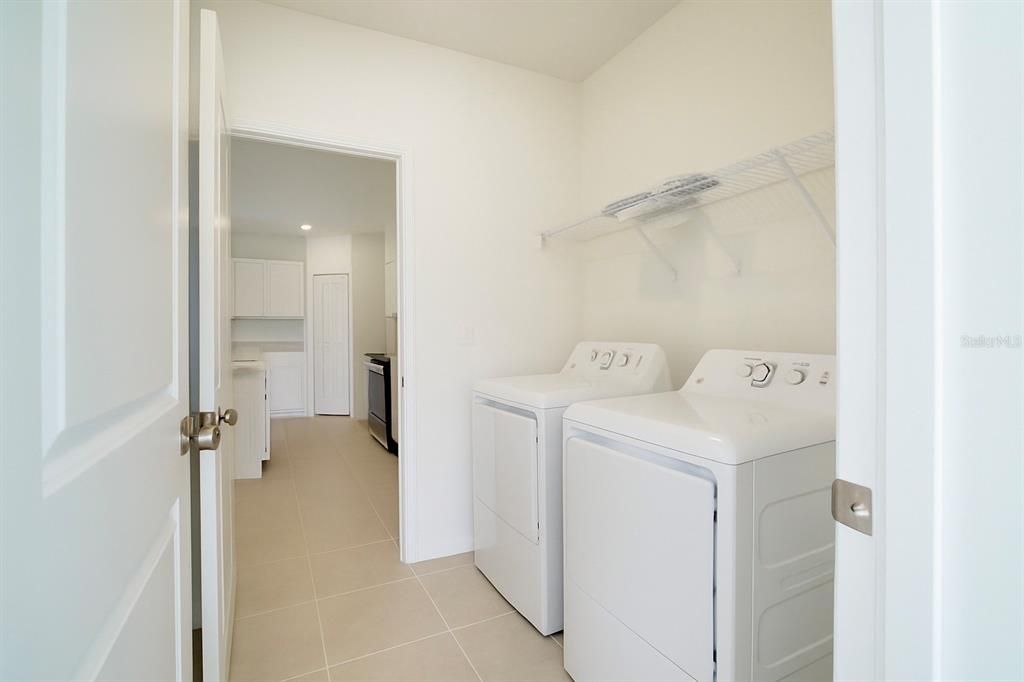 合同活跃: $1,900 (5 贝兹, 2 浴室, 2112 平方英尺)