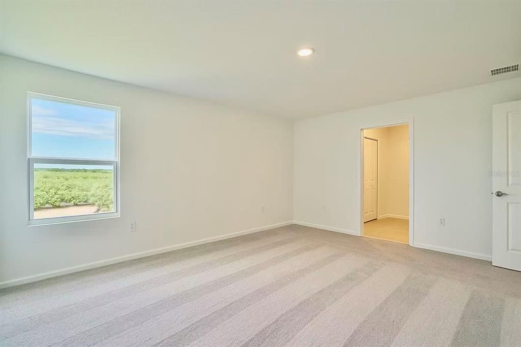 合同活跃: $1,900 (5 贝兹, 2 浴室, 2112 平方英尺)