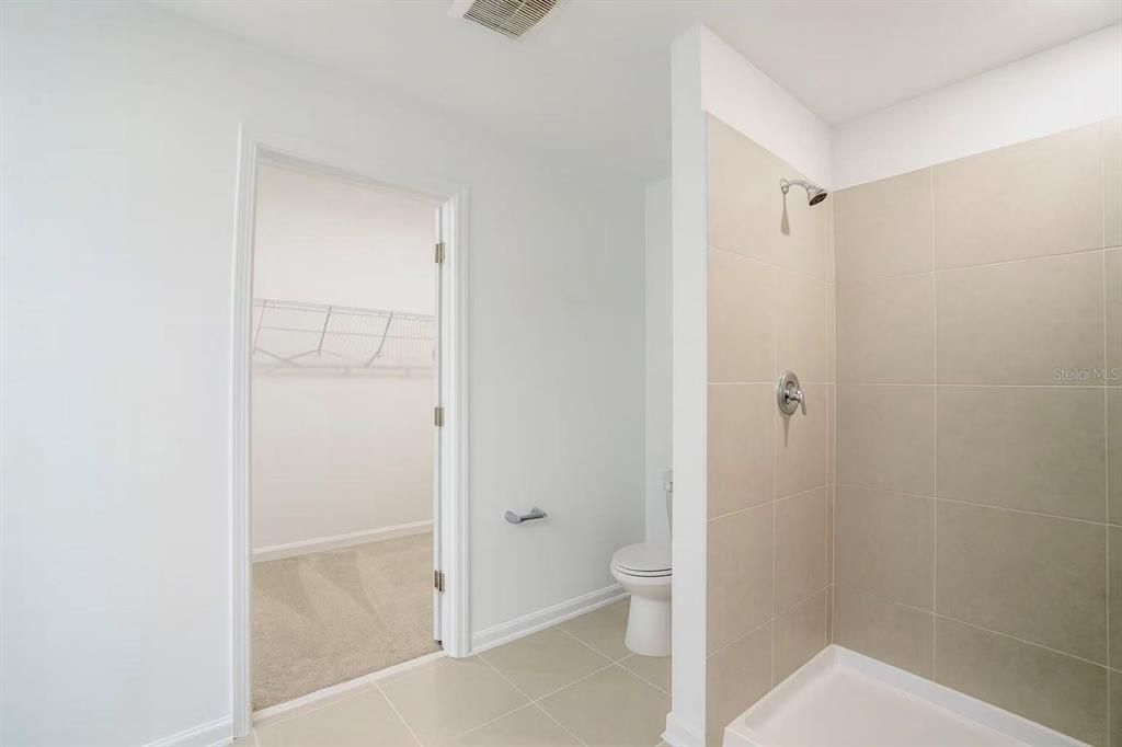 合同活跃: $1,900 (5 贝兹, 2 浴室, 2112 平方英尺)