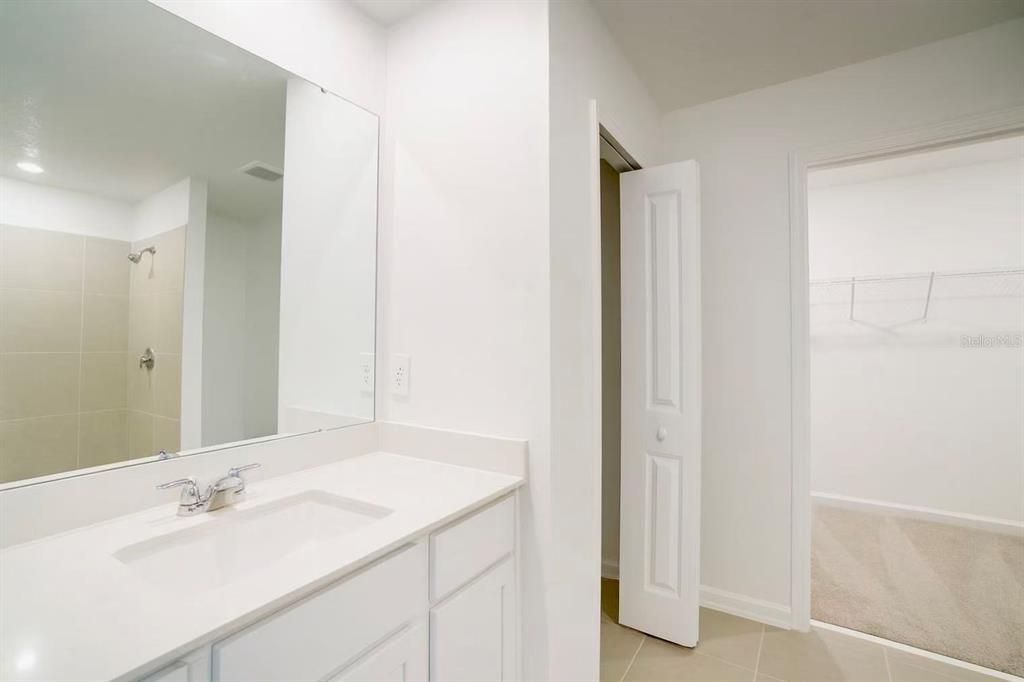 合同活跃: $1,900 (5 贝兹, 2 浴室, 2112 平方英尺)