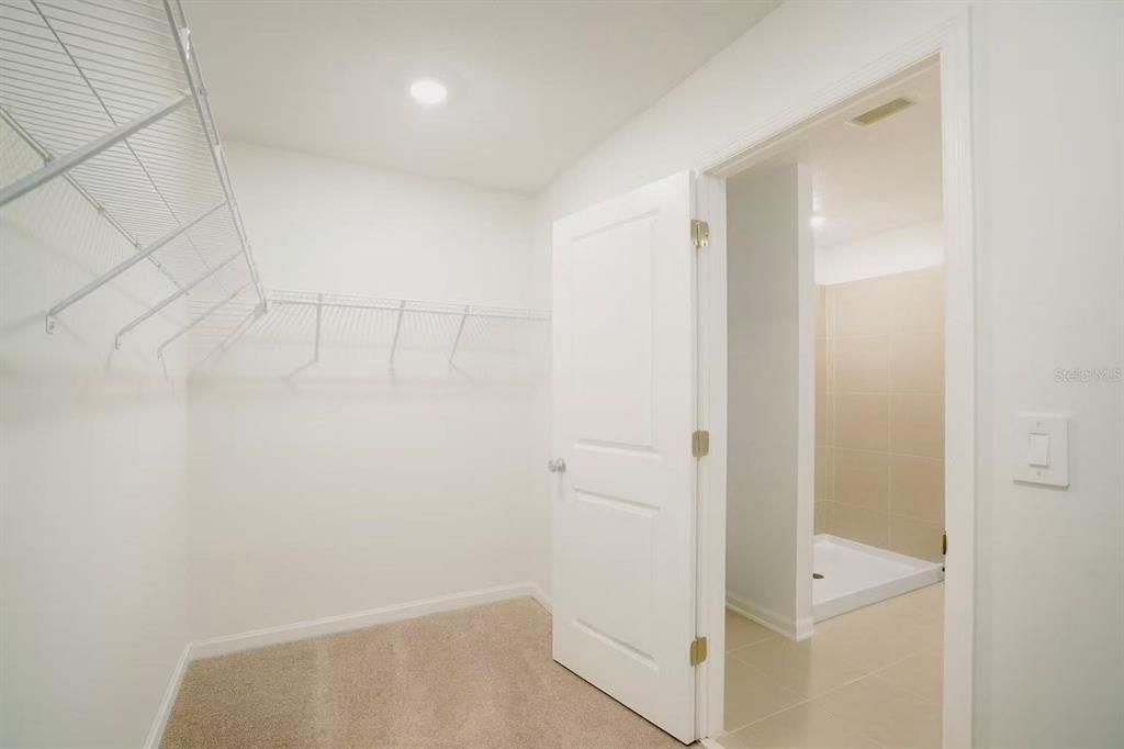 合同活跃: $1,900 (5 贝兹, 2 浴室, 2112 平方英尺)