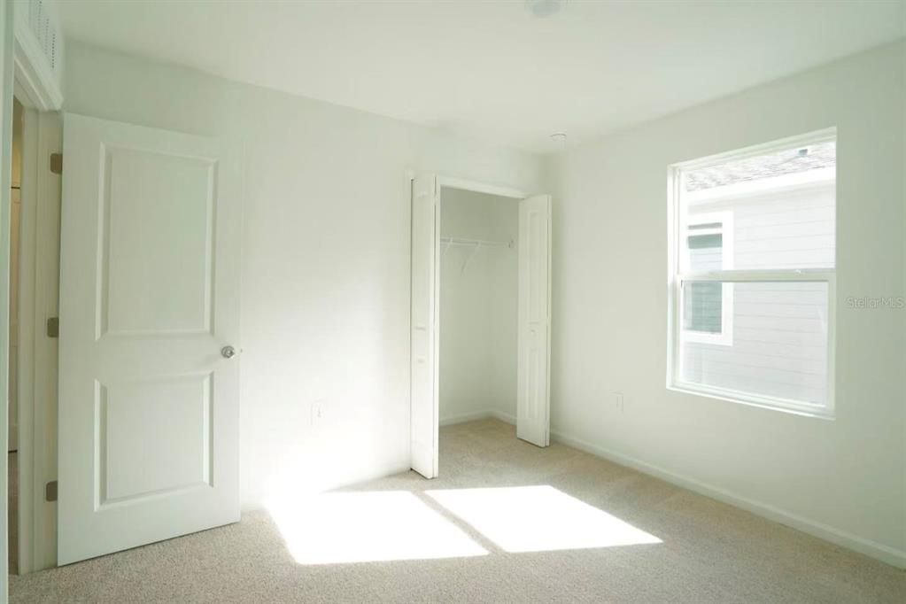 合同活跃: $1,900 (5 贝兹, 2 浴室, 2112 平方英尺)