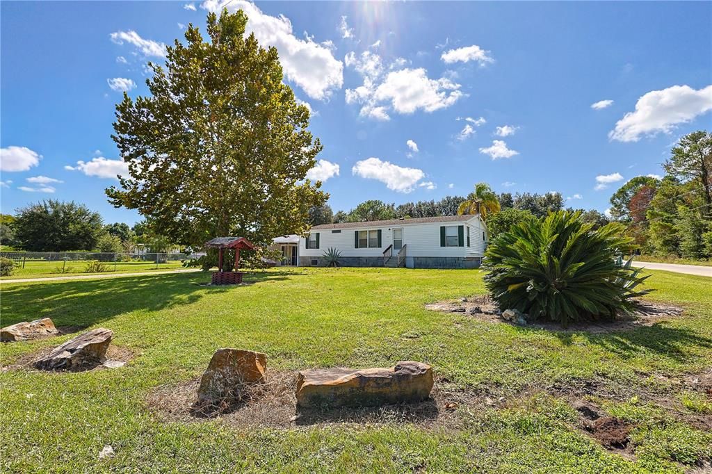 For Sale: $219,900 (3 beds, 2 baths, 1592 Square Feet)